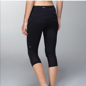 Lululemon Pace black running crops